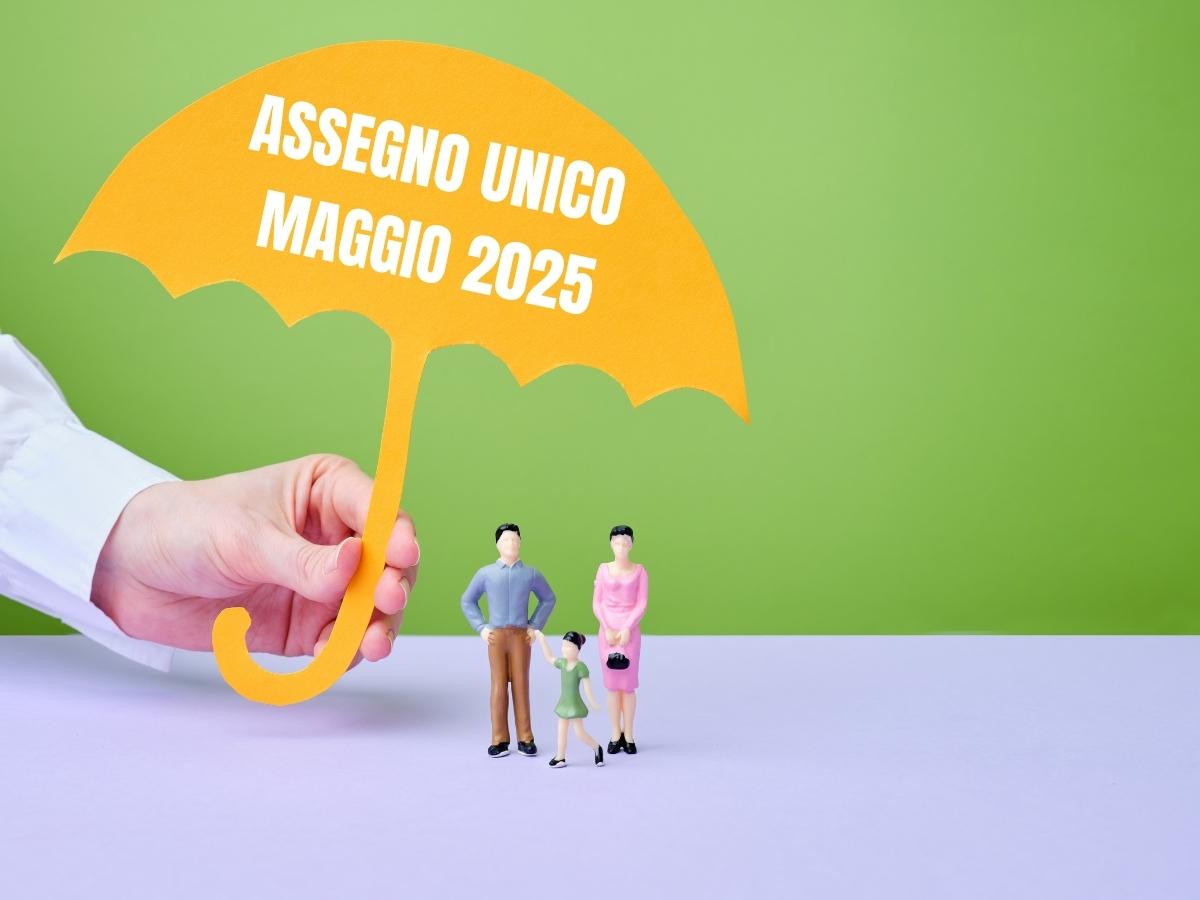 Famiglia pupazzi ombrello scritta Assegno Unico maggio 2025