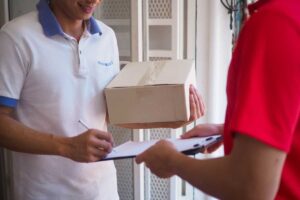 persona firma per pacco ricevuto