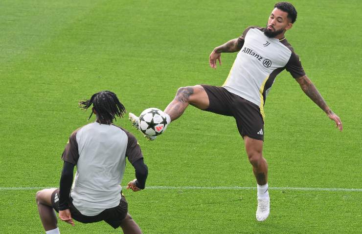 Douglas Luiz in allenamento