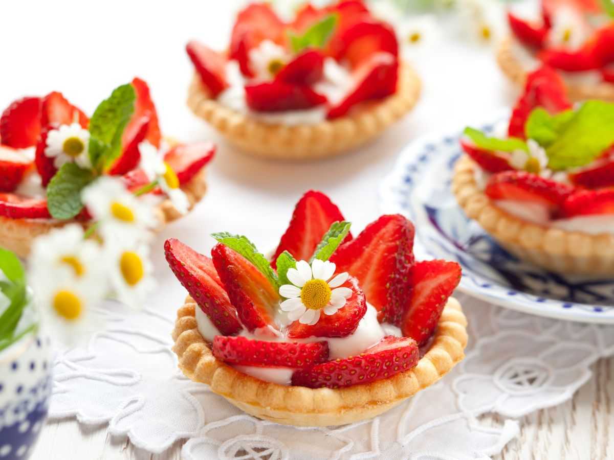 tartellette con fragole e crema