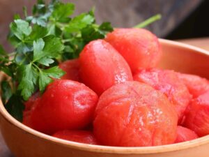pomodori pelati e prezzemolo