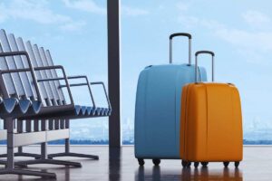 due valigie all'aeroporto