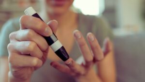 Sensori glicemia senza buco: come richiederli gratuitamente nel 2026